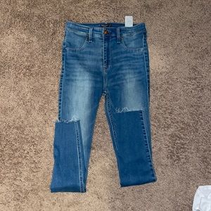*** EVERYTHING MUST GO. Make an offer!**Abercrombie High Rise Jean Legging.